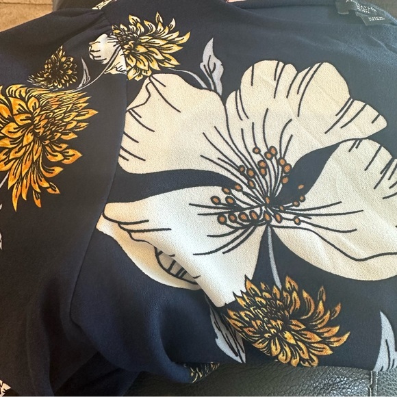 Ann Taylor Factory Sheath Dress in Navy Blue w/Floral 3/4 Bell Sleeves Size MP - Picture 14 of 17